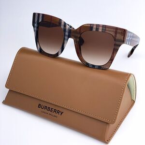 NEW Burberry BE4364 KITTY 396713 Brown Gradient  Square Unisex Sunglasses